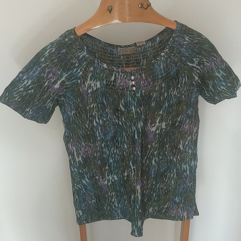 ART AND SOUL WOMEN SHIRT SMALL OR MEDIUM NWT